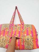Load image into Gallery viewer, The Ara Duffle Bag