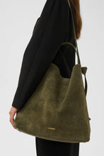 Load image into Gallery viewer, Calilje Suede Bag