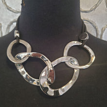 Load image into Gallery viewer, Fashion Jewelry Short Chunky Silver Oval Link Necklace with Earrings
