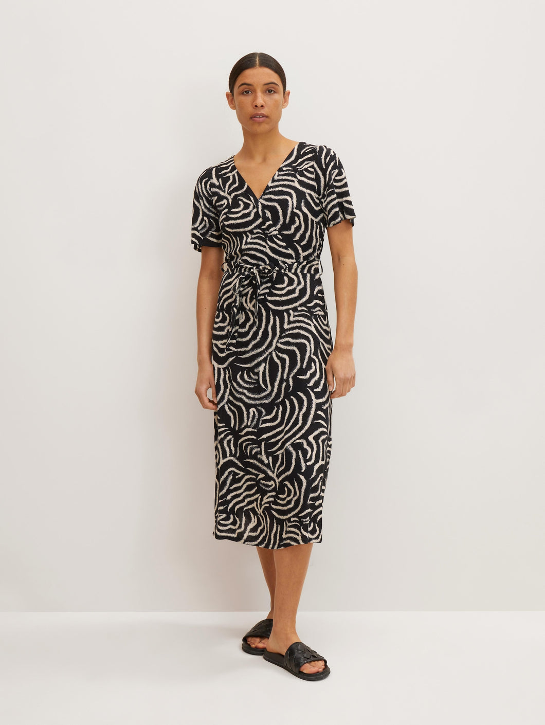 Tom Tailor Black Abstract Waves Design Short Sleeve V-Neck Wrap Dress