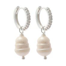Load image into Gallery viewer, Merx Fashion Earring with Pearl
