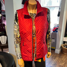 Load image into Gallery viewer, Moffi Quilted Vest in Red or White
