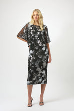 Load image into Gallery viewer, Sequin Embroidered Floral Print Boxy Top
