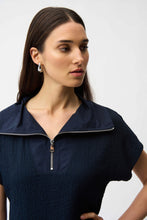 Load image into Gallery viewer, Seersucker Boxy Top With Memory Collar
