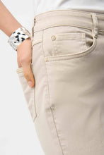 Load image into Gallery viewer, Margot | Classic Straight Leg Stretch Jeans
