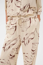 Load image into Gallery viewer, Clero Flared Printed Pants
