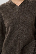 Load image into Gallery viewer, Bean V-Neck Pullover
