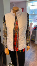 Load image into Gallery viewer, Moffi Quilted Vest in Red or White
