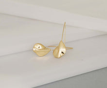 Load image into Gallery viewer, Merx Fashion Shiny Gold Drop Leaf Earrings
