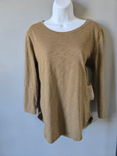 Load image into Gallery viewer, Hi Lo Round Neck 3/4 Sleeve Cotton Tee

