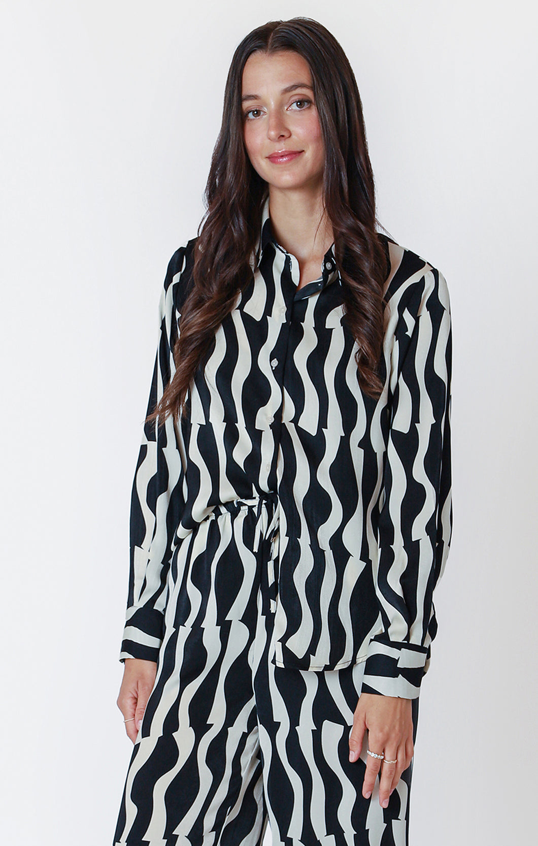 Dex Off White Black Wave Long Sleeve Satin Blouse