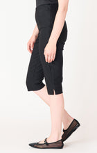 Load image into Gallery viewer, Dex Black Side Zip Capri Pants With Piping Detail
