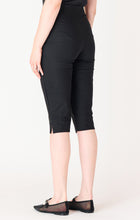 Load image into Gallery viewer, Dex Black Side Zip Capri Pants With Piping Detail
